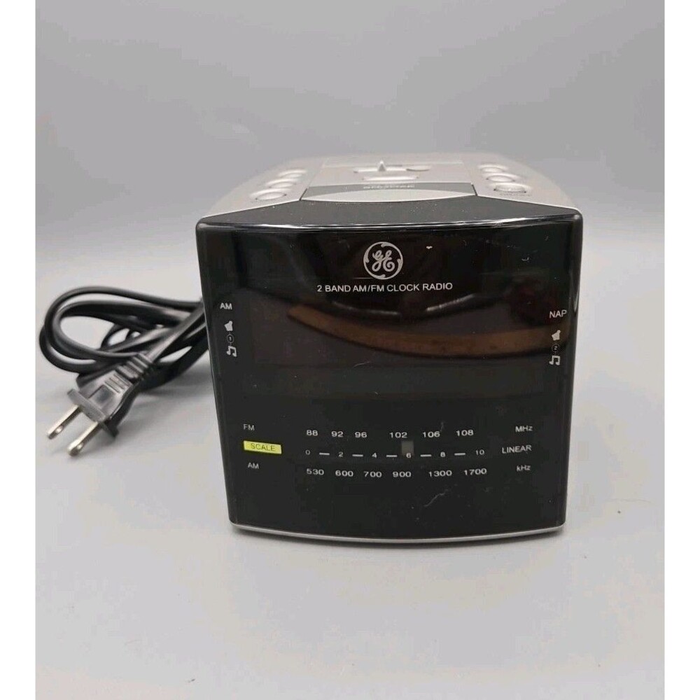 General Electric GE  Alarm Clock AM/FM Radio Model 7-4808A Gray